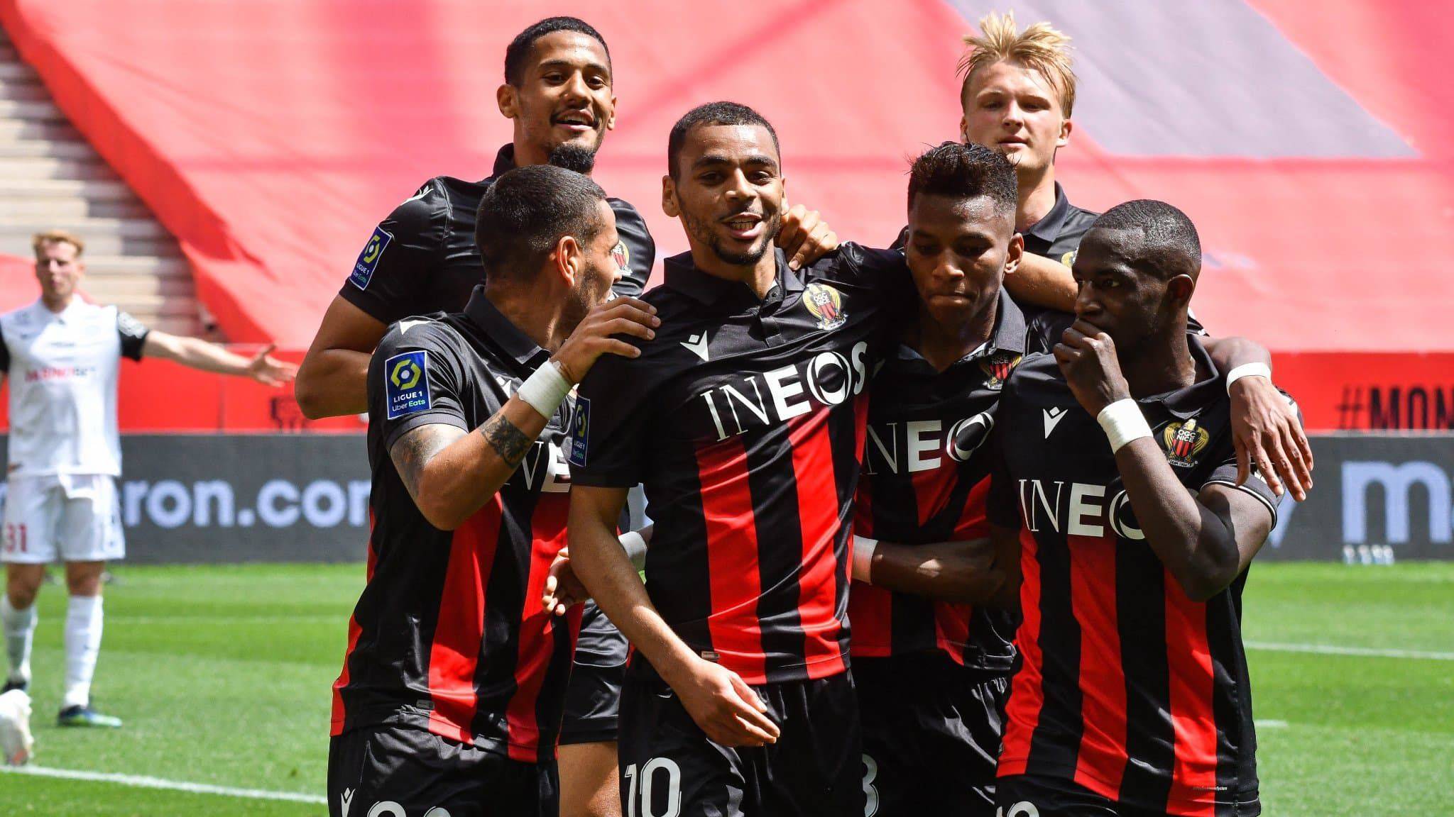 胜利后，弗来堡球员展现出色庆祝动作